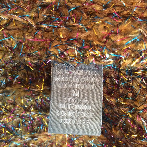 Charlotte Russe Cropped Sweater - Picture 4 of 5